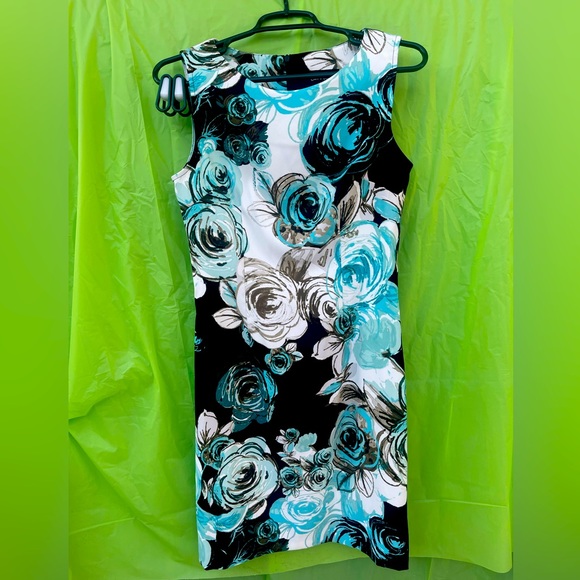 connected apparel Dresses & Skirts - NWT Office dress size 4 New with tags